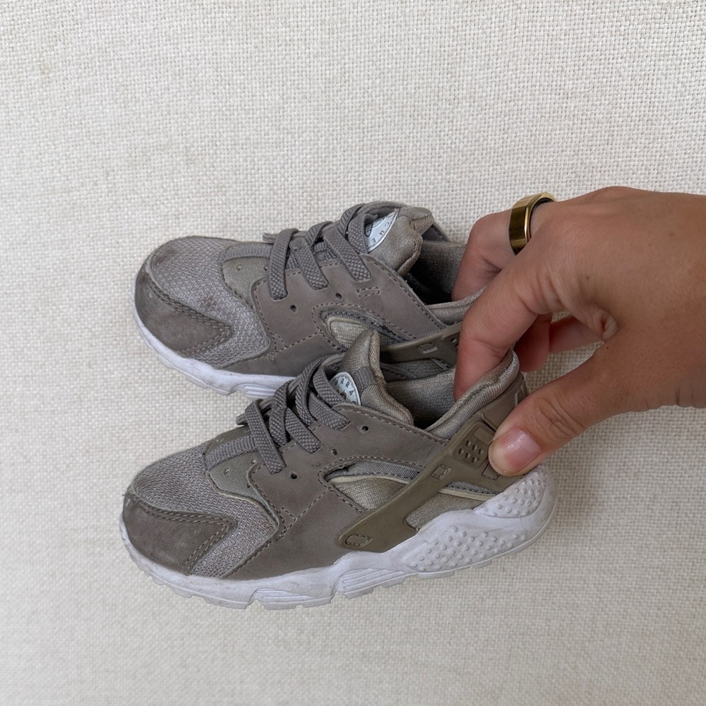 Nike Huarache sneaks toddler size 7